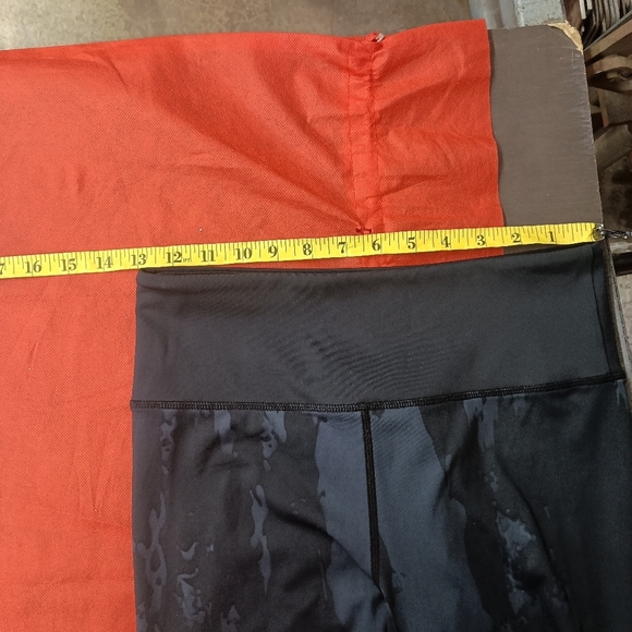 ZYIA Black and Gray Leggings with Distinctive Fade - Picture 5 of 12